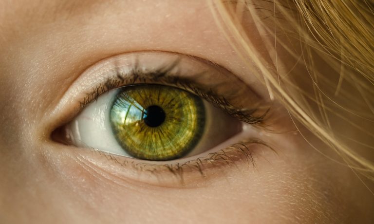Zalety i korzyści związane z laserową korekcją wzroku